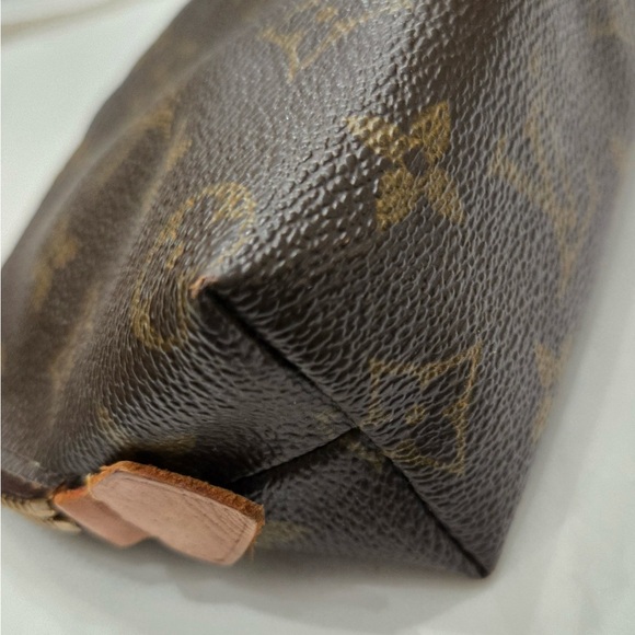Louis Vuitton Monogram Canvas Cosmetic Pouch - Picture 8 of 16